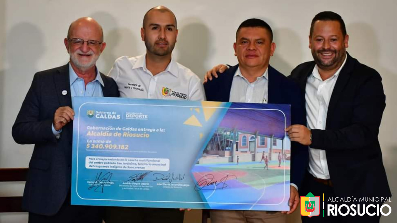 Gobernados de Caldas, Alcalde y funcionarios sosteniendo un cheque grande